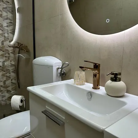 Old Town Two-bedroom Gem With Rooftop Charm Apartment *